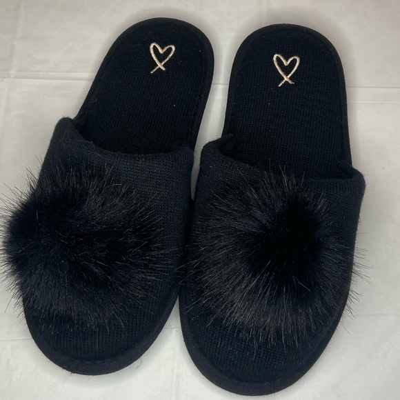 Victoria's Secret Sleep Pom-Pom Pretty Slippers Black Small (5/6) NWOT - Picture 4 of 10